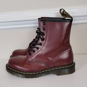 Doc Martens Size 7 Burgundy Cherry Smooth Lace-Up Boots